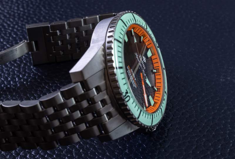 觀看評(píng)論：Zodiac Super Sea Wolf Pro-Diver 鈦金限量版