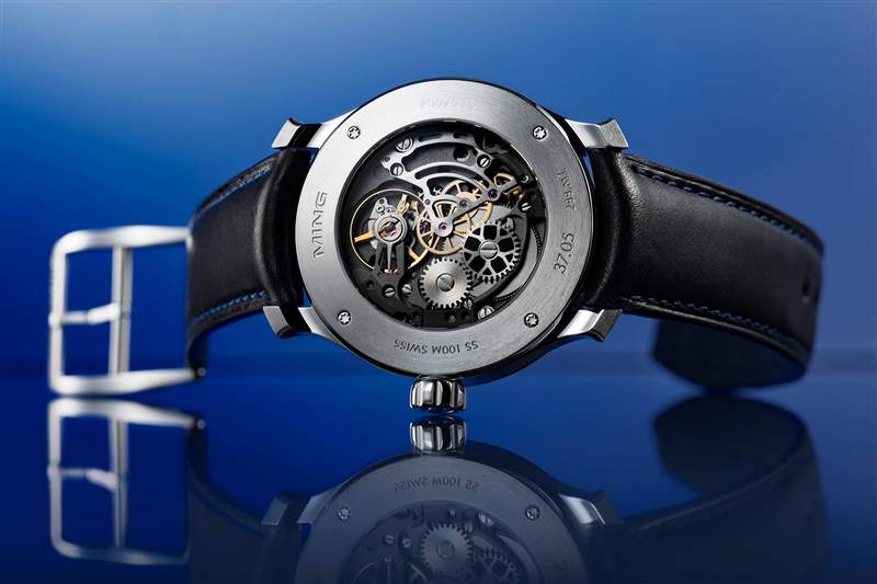 The Ming 37.05 Moonphase Date，透過底蓋看到機(jī)芯